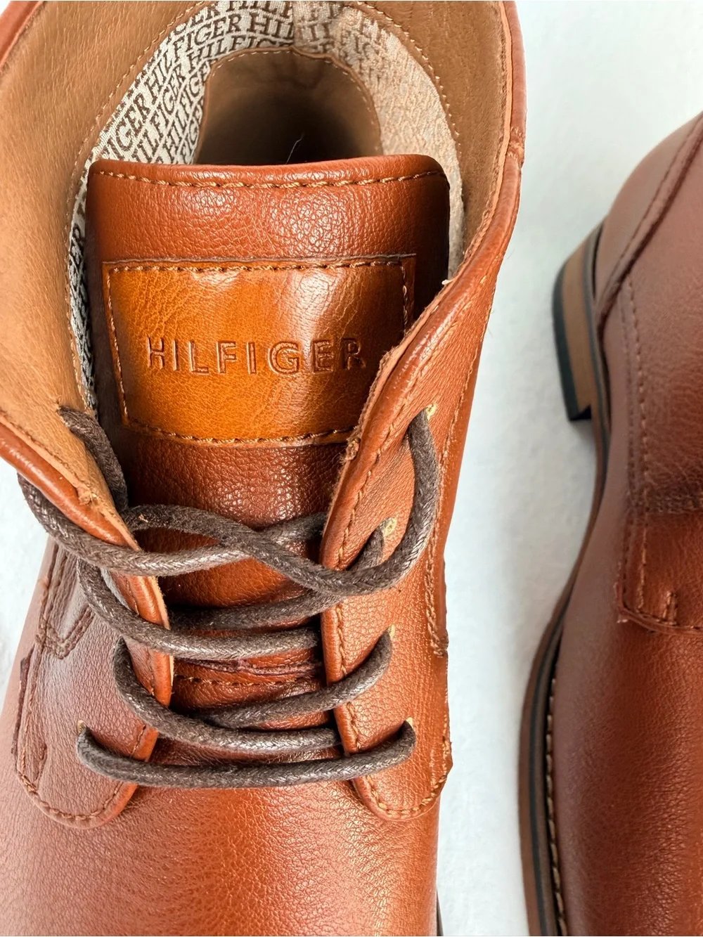 Tommy Hilfiger Bage Men's Medium Brown Chukka Boots Faux Leather Upper Size 9M